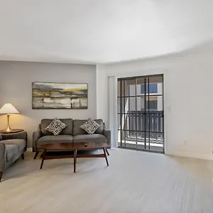  Apartment Newly Renovated 2br W Pool By Gia